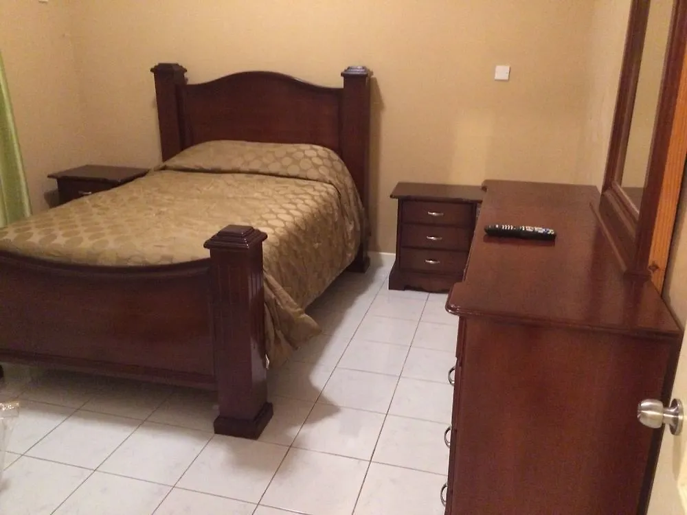 Ocho Rios Boardwalk Apartment  אוצ'ו ריוס